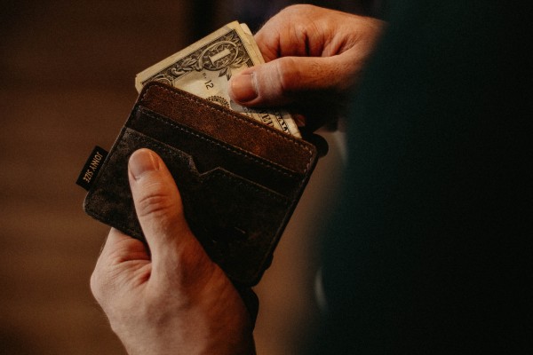 nearly empty wallet - Photo by Allef Vinicius on Unsplash